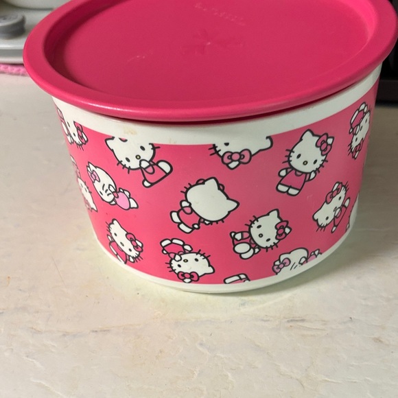 Hello Kitty Nested Tupperware Containers - Picture 6 of 13